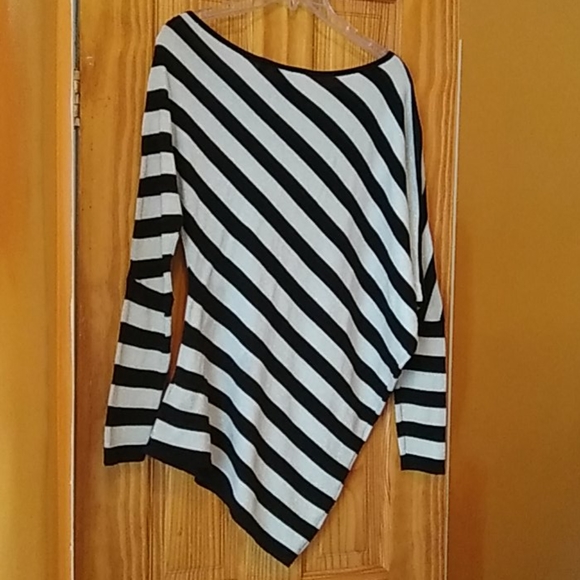 Derek Heart Asymmetrical Crew Neck Stripe Top - Picture 8 of 10